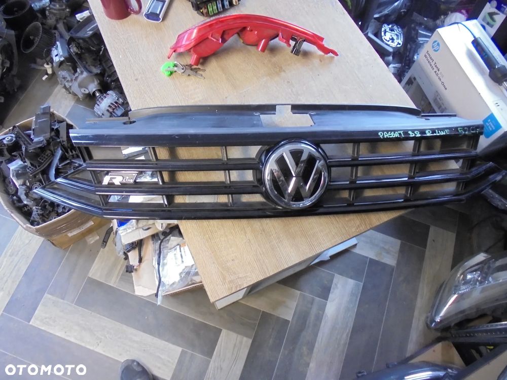 VOLKSWAGEN PASSAT B8 R-LINE GRILL ATRAPA - 1