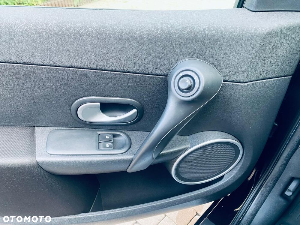 Renault Clio - 11