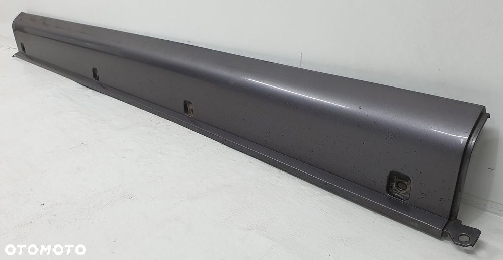 LISTWA NAKŁADKA PROGU LEWA WARM SILVER / YK HYUNDAI TERRACAN 87782-H1500 - 2
