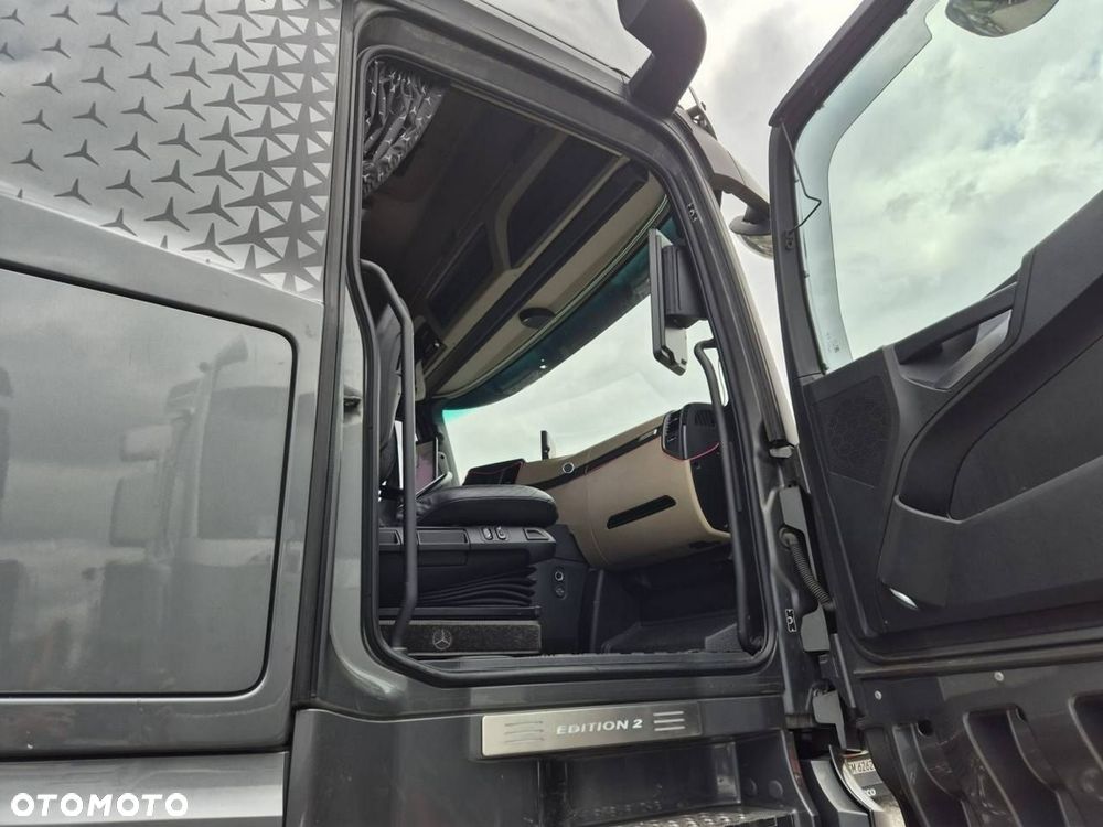 Mercedes-Benz actros - 9