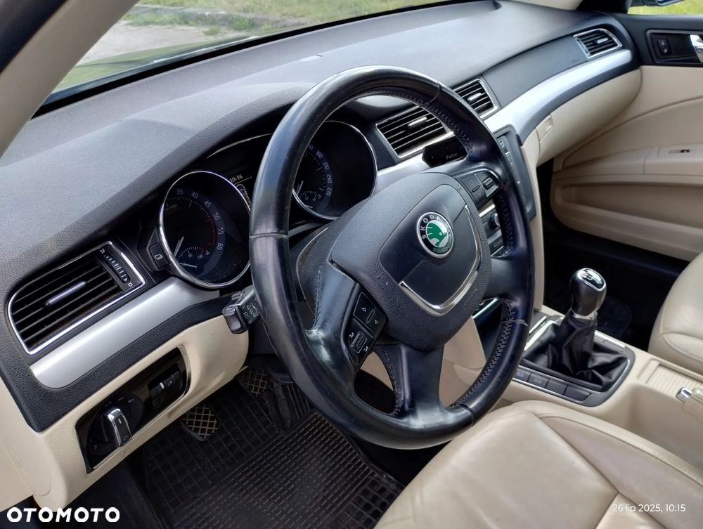 Skoda Superb 2.0 TDI Platinum - 8