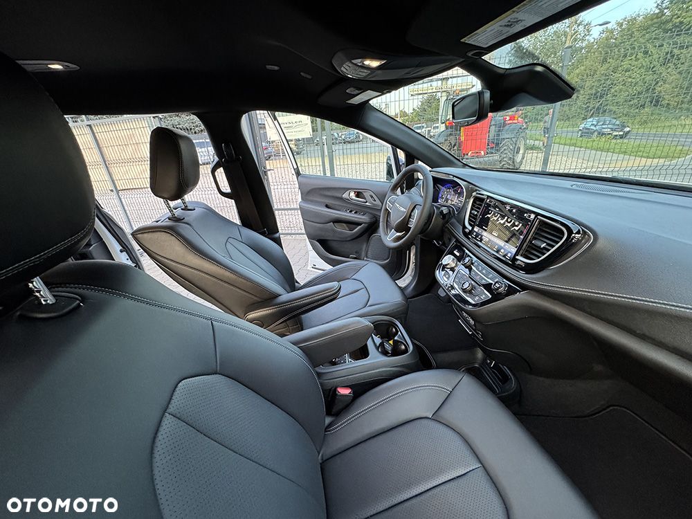 Chrysler Pacifica - 14