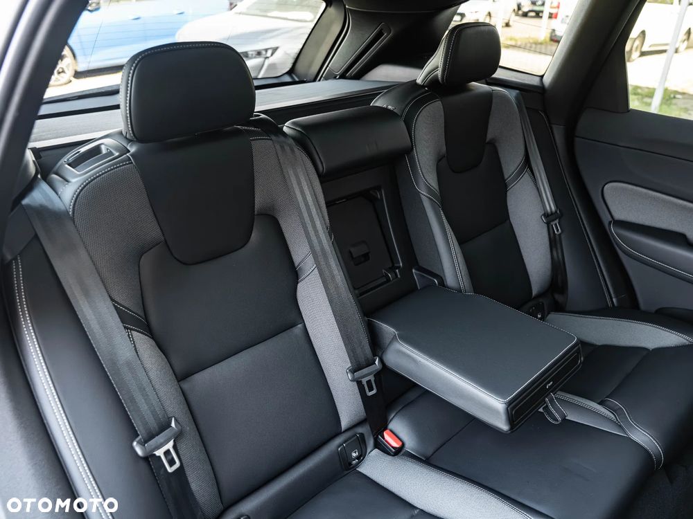 Volvo XC 60 B4 B Plus Dark - 28