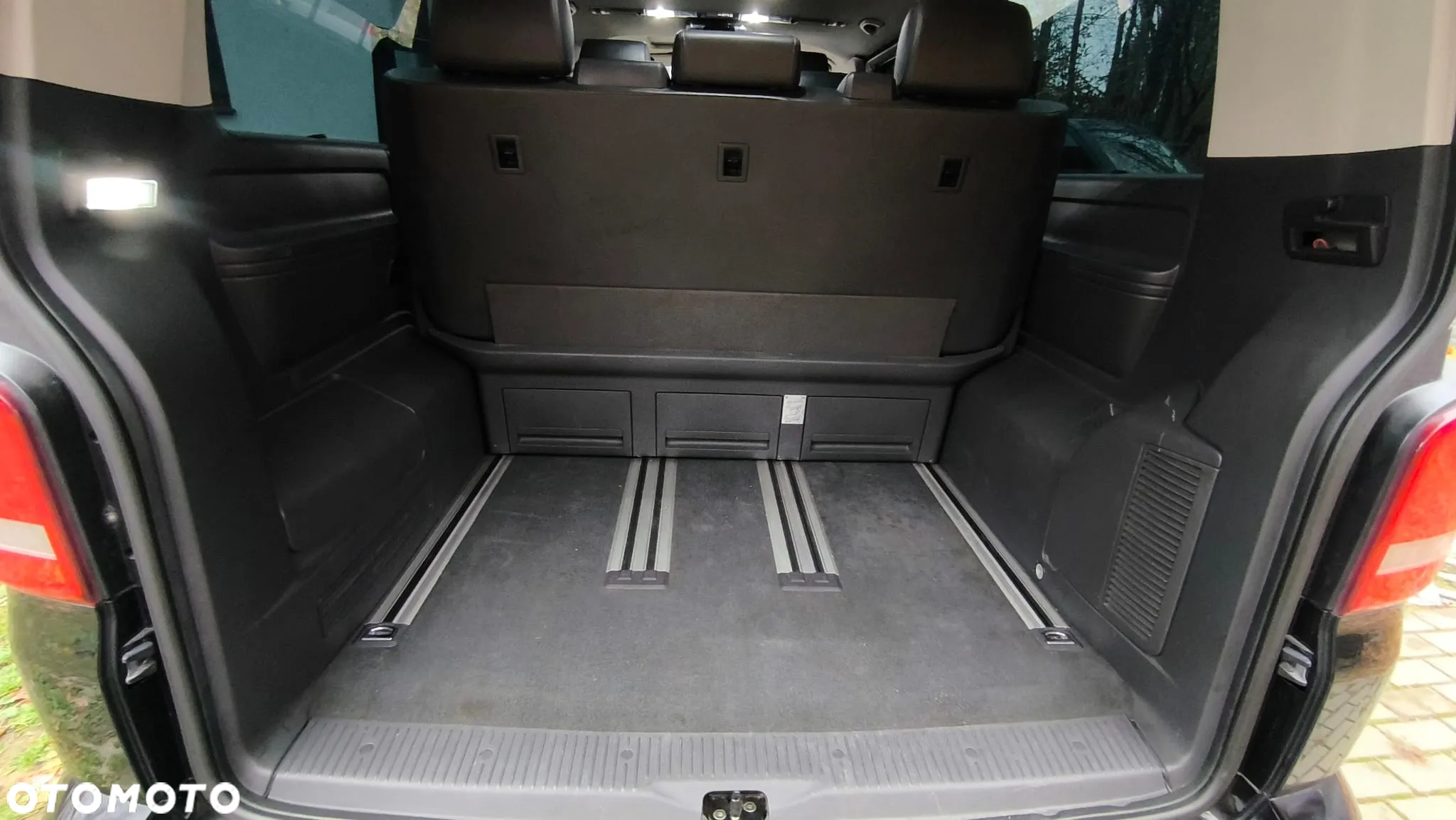 Volkswagen Multivan - 7