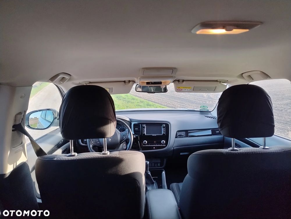 Mitsubishi Outlander 2.0 Invite + 2WD - 13