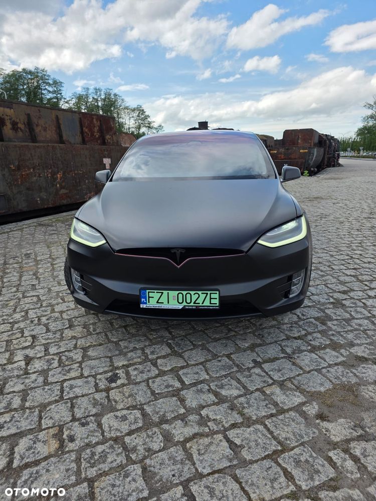 Tesla Model X - 3
