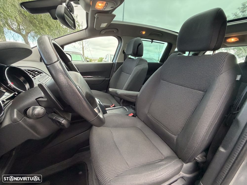 Peugeot 5008 1.6 E-HDi 7L Allure 2-Tronic J17 - 12