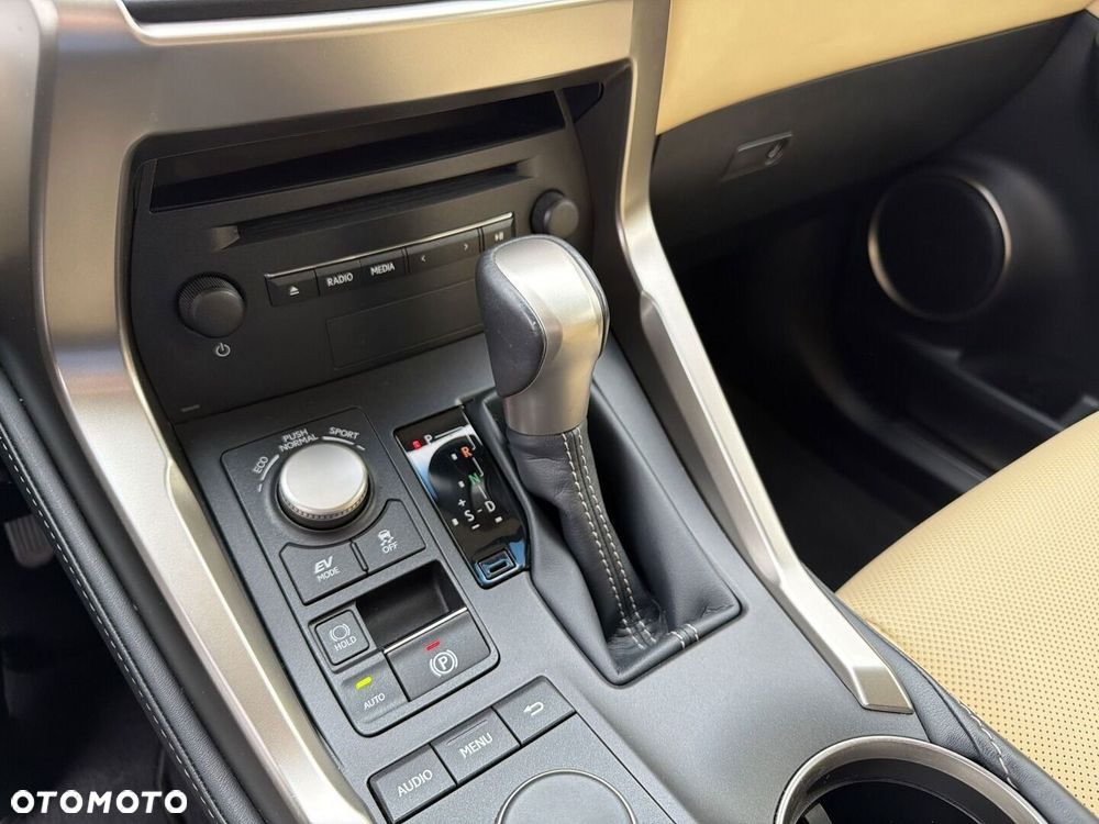Lexus NX 300h Comfort AWD - 26