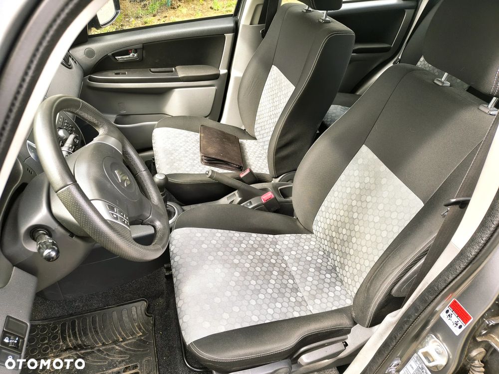Suzuki SX4 1.6 Premium - 4