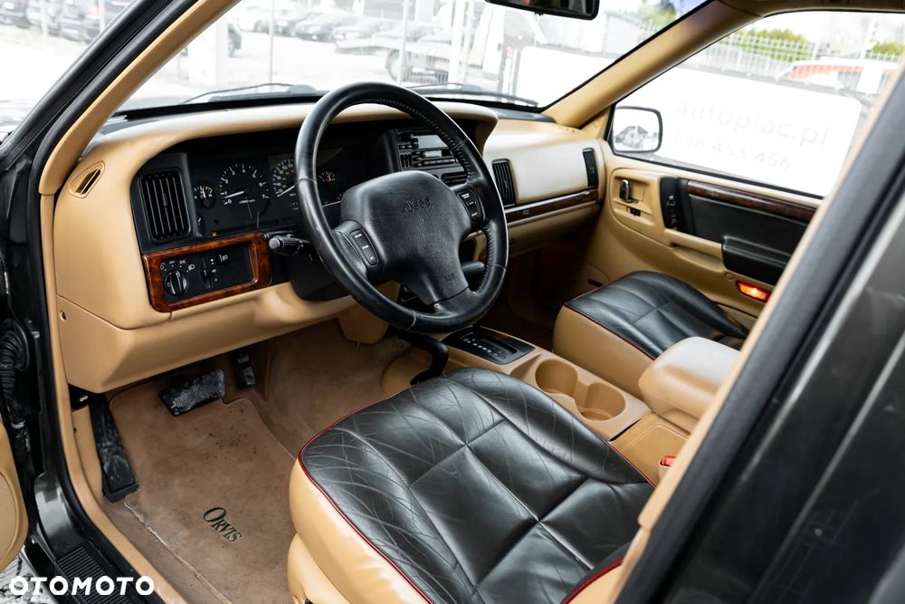 Jeep Grand Cherokee - 30