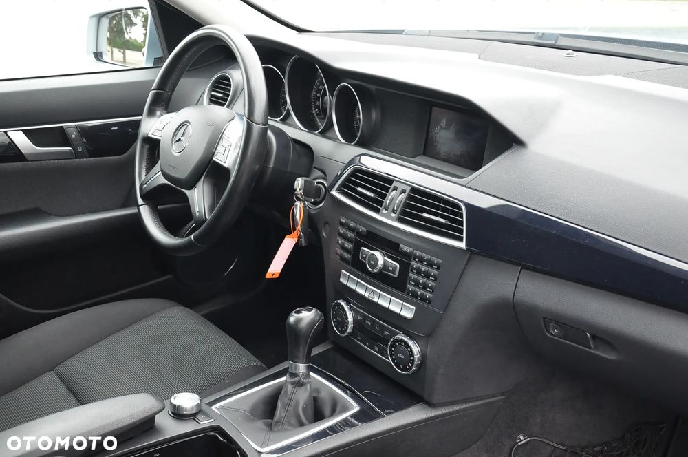 Mercedes-Benz Klasa C 200 CDI DPF (BlueEFFICIENCY) - 27