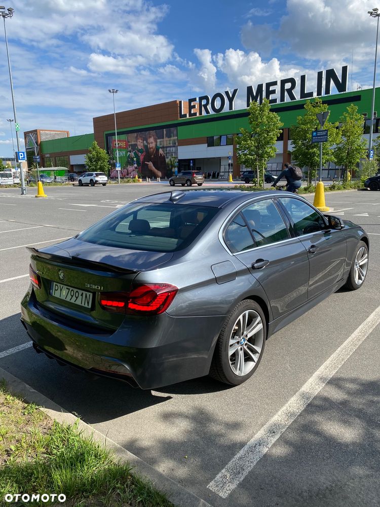 BMW Seria 3 330i xDrive - 4