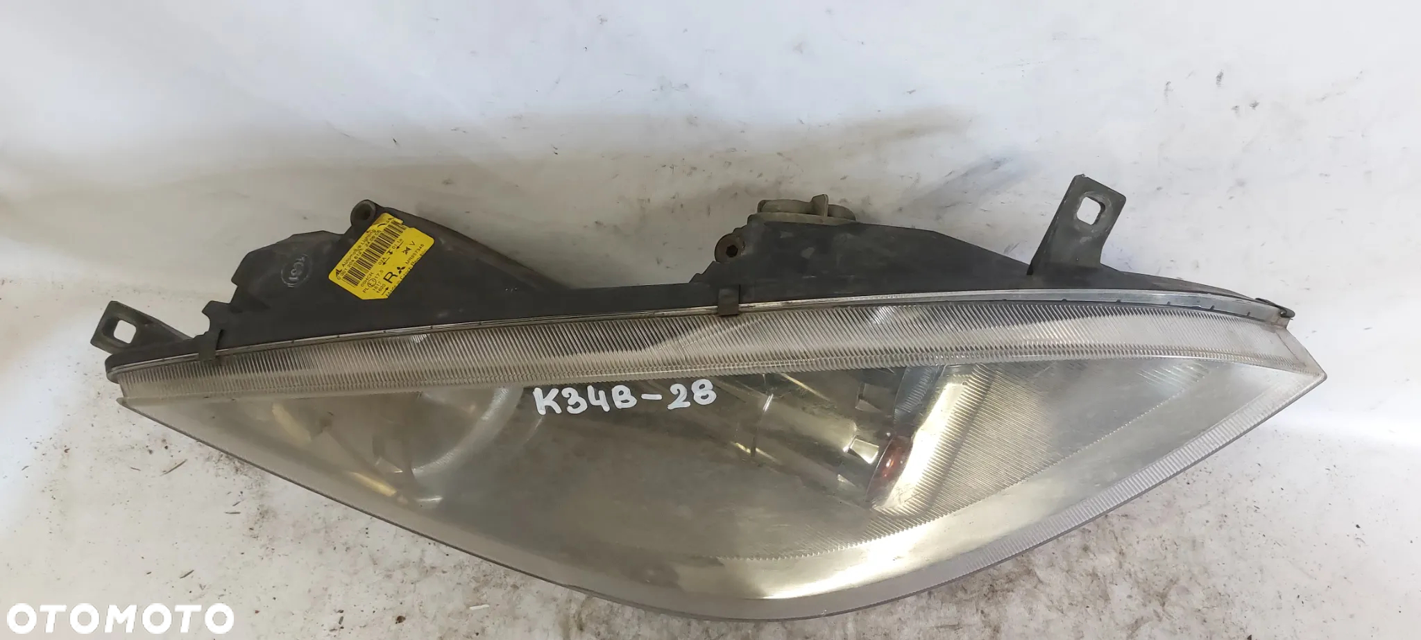 .  PRZOD PRZEDNIA LAMPA PRAWA MITSUBISHI COLT 6 - 2