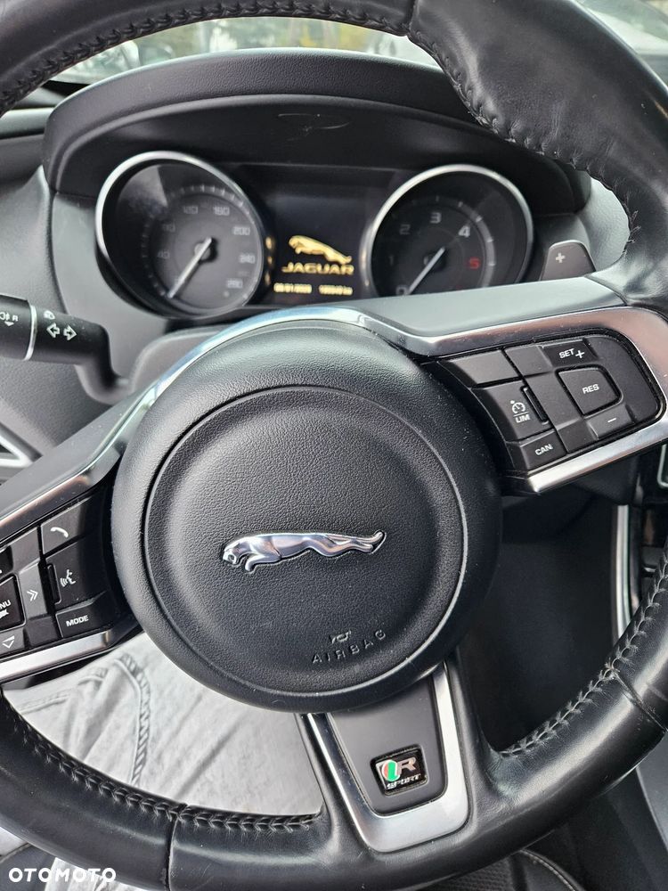 Jaguar XE 2.0 D R-Sport - 9