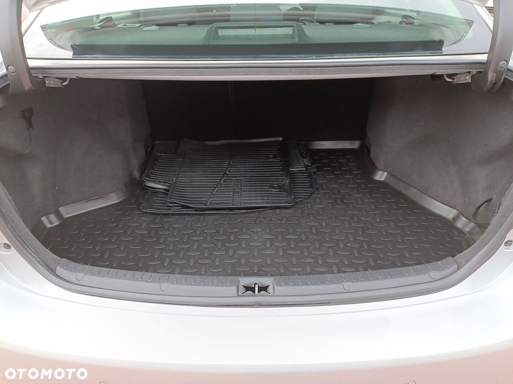 Toyota Avensis 1.8 Active - 16