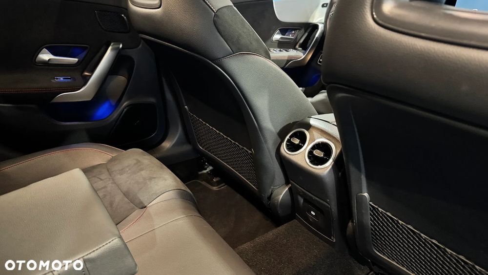 Mercedes-Benz CLA 200 AMG Line 7G-DCT - 35