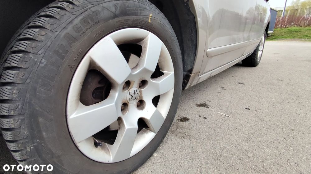 Peugeot 5008 1.6 THP Family - 15