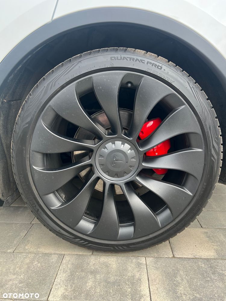 Tesla Model Y Performance AWD - 3