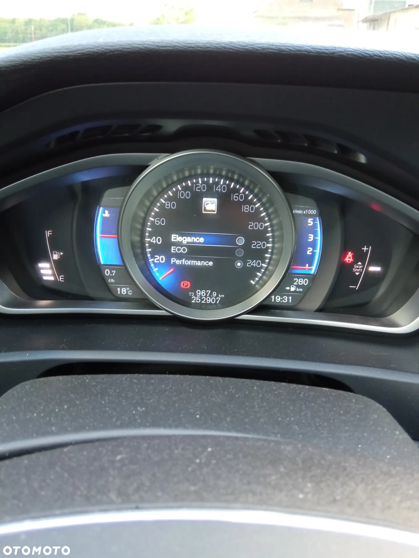 Volvo V40 D3 Drive-E R-Design Kinetic - 6