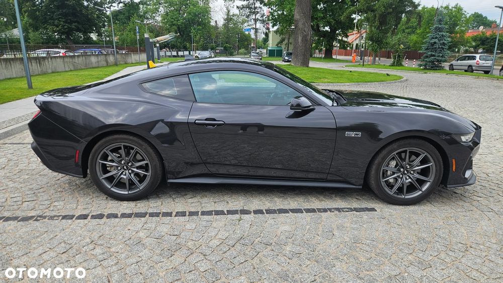 Ford Mustang - 4