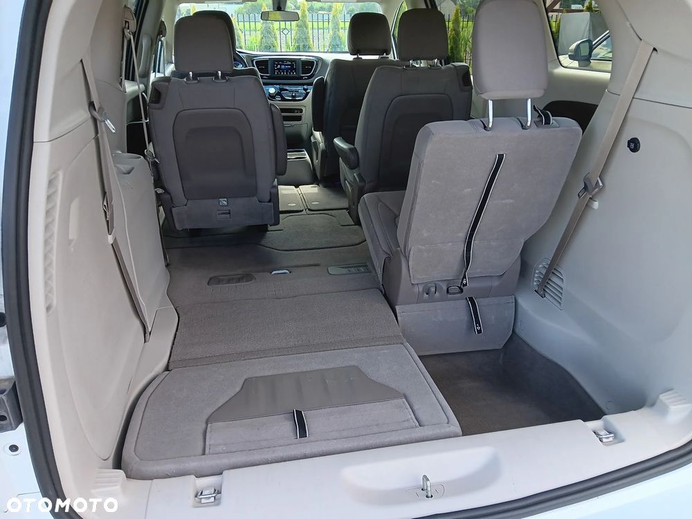 Chrysler Pacifica - 12
