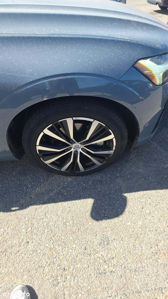 Volvo XC 60 B5 B AWD Ultimate Dark - 19