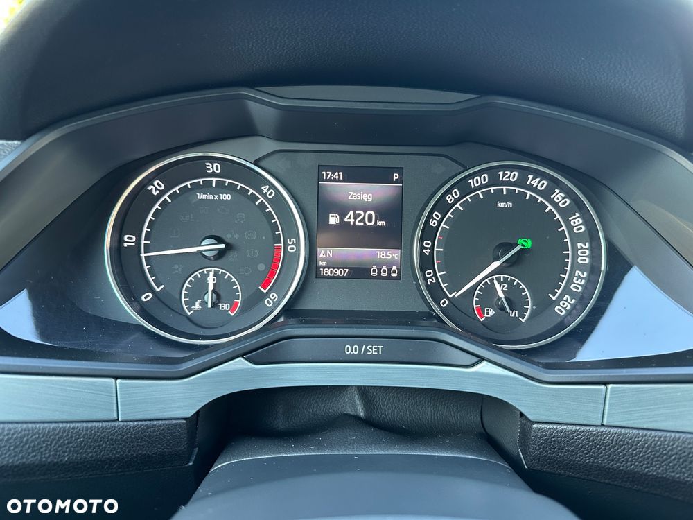 Skoda Superb 2.0 TDI DSG Ambition - 29
