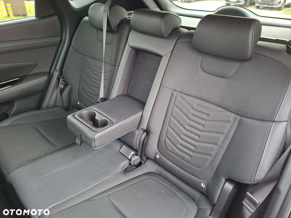 Hyundai Tucson 1.6 T-GDi HEV Executive 2WD - 28