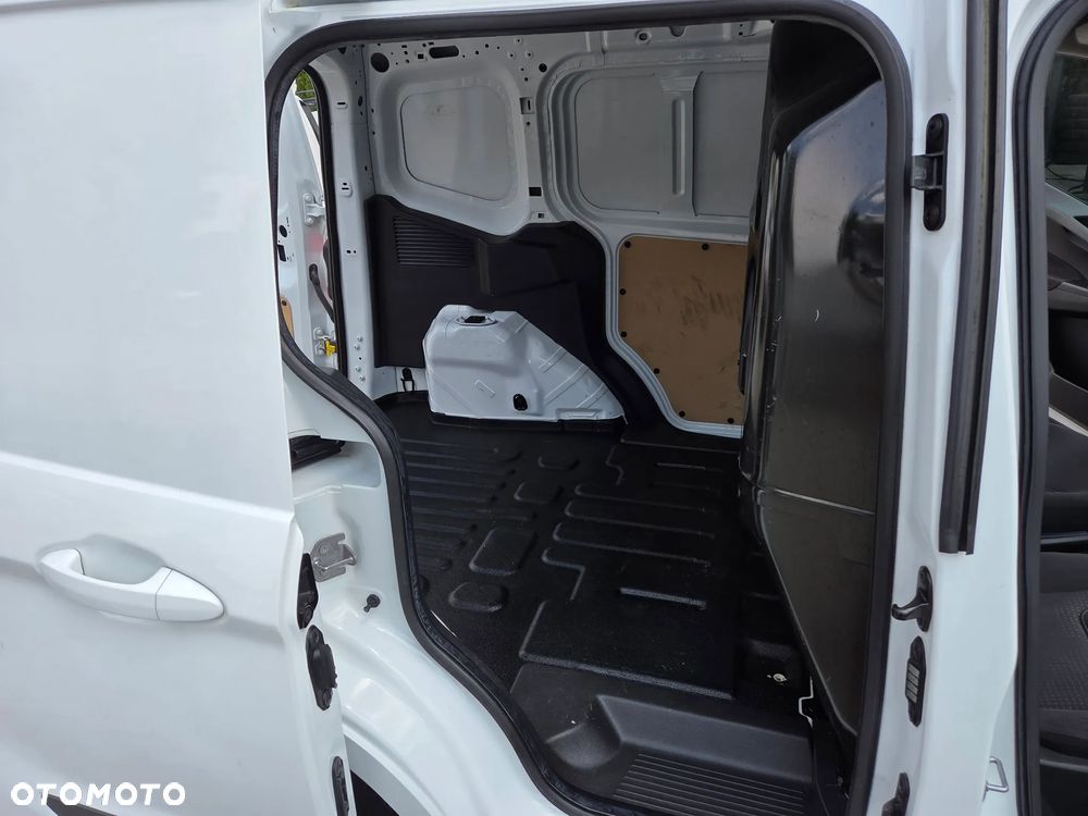 Ford Transit Courier - 19