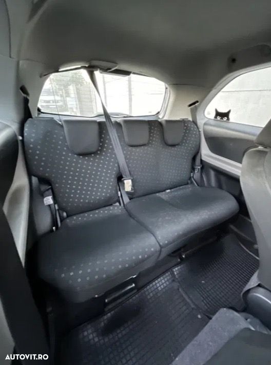 Toyota Yaris 1.0 - 7