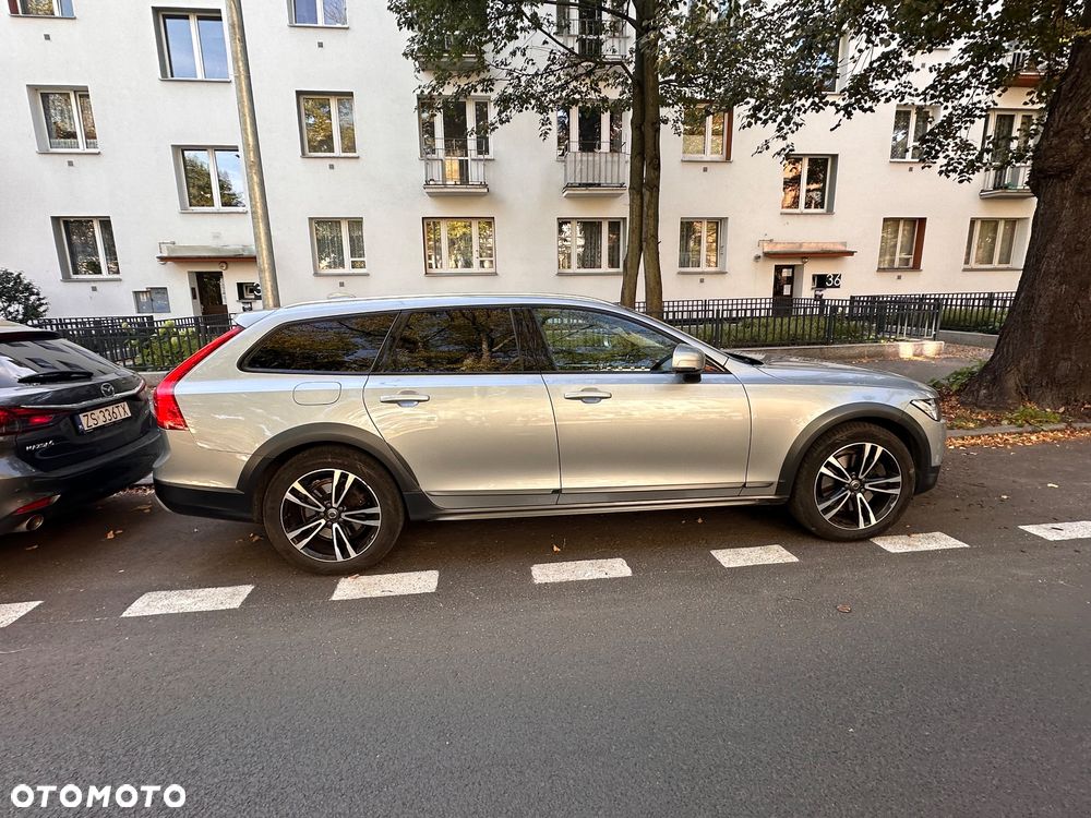 Volvo V90 Cross Country D5 AWD Pro - 4