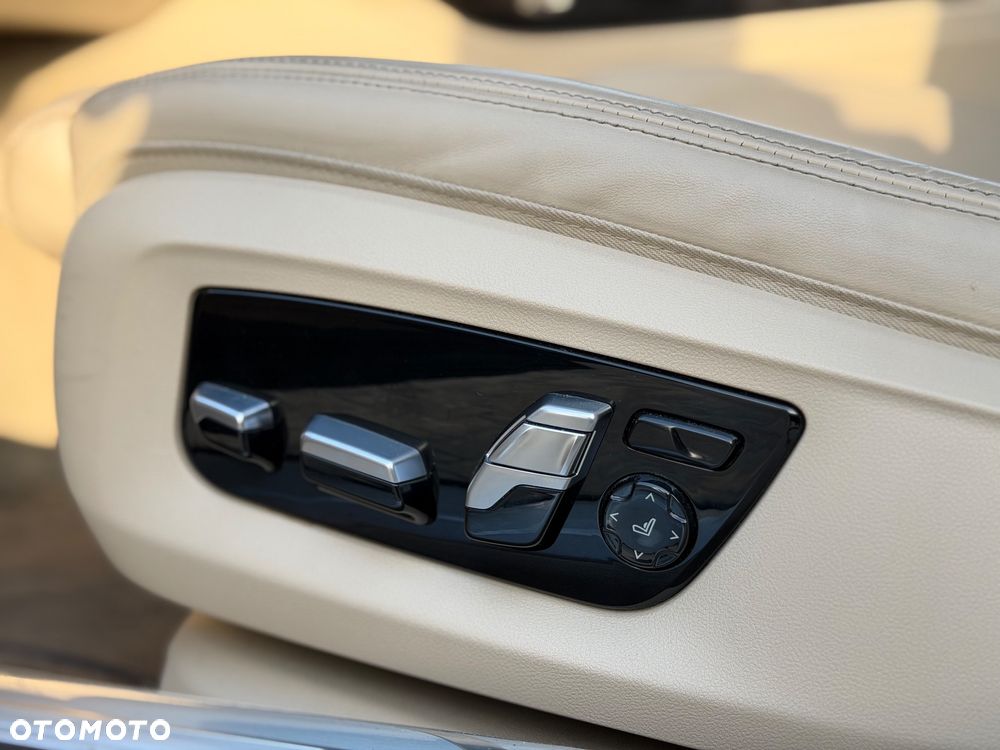 BMW Seria 7 730d xDrive mHEV - 23