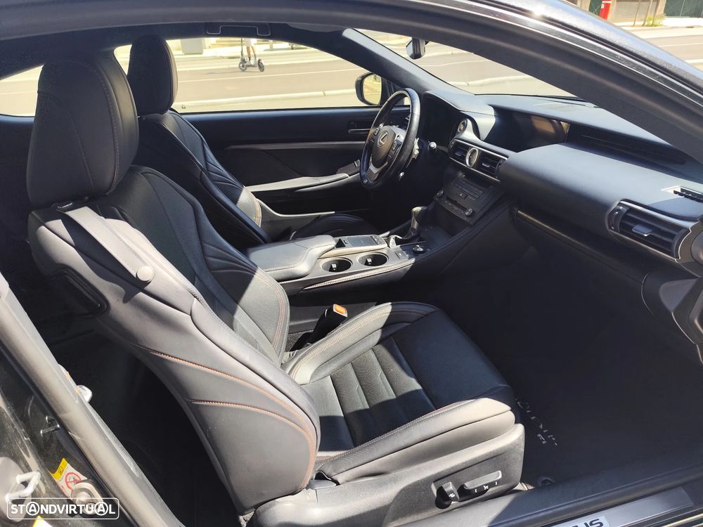 Lexus RC 300h Black Edition - 17
