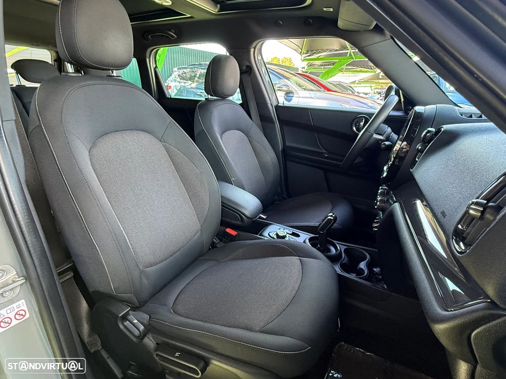 MINI Countryman Cooper D Premium Essential Auto - 22