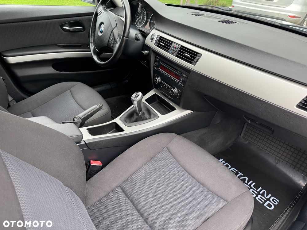 BMW Seria 3 318d - 25