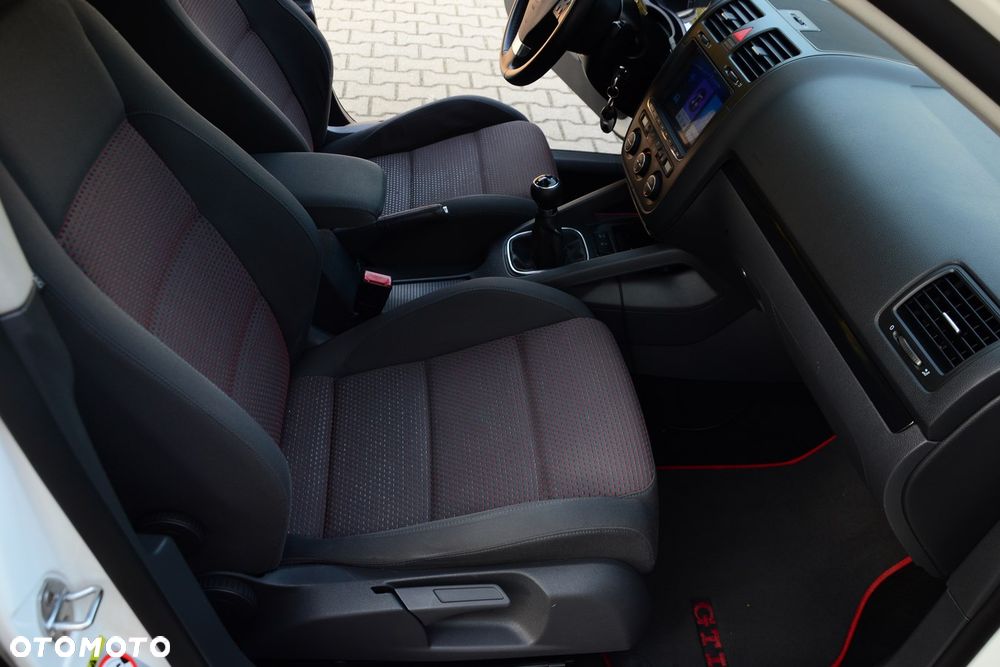 Volkswagen Golf - 28
