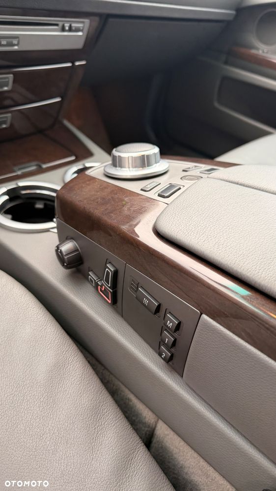 BMW Seria 7 740i - 11