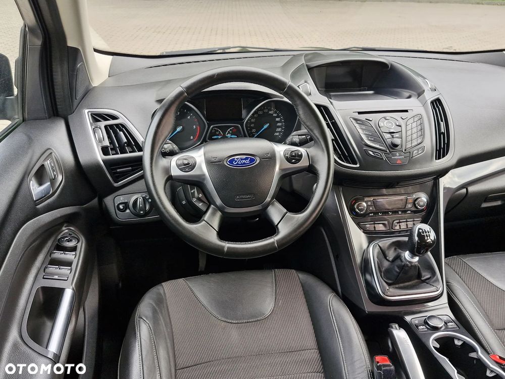 Ford Kuga 2.0 TDCi 2x4 Titanium - 26