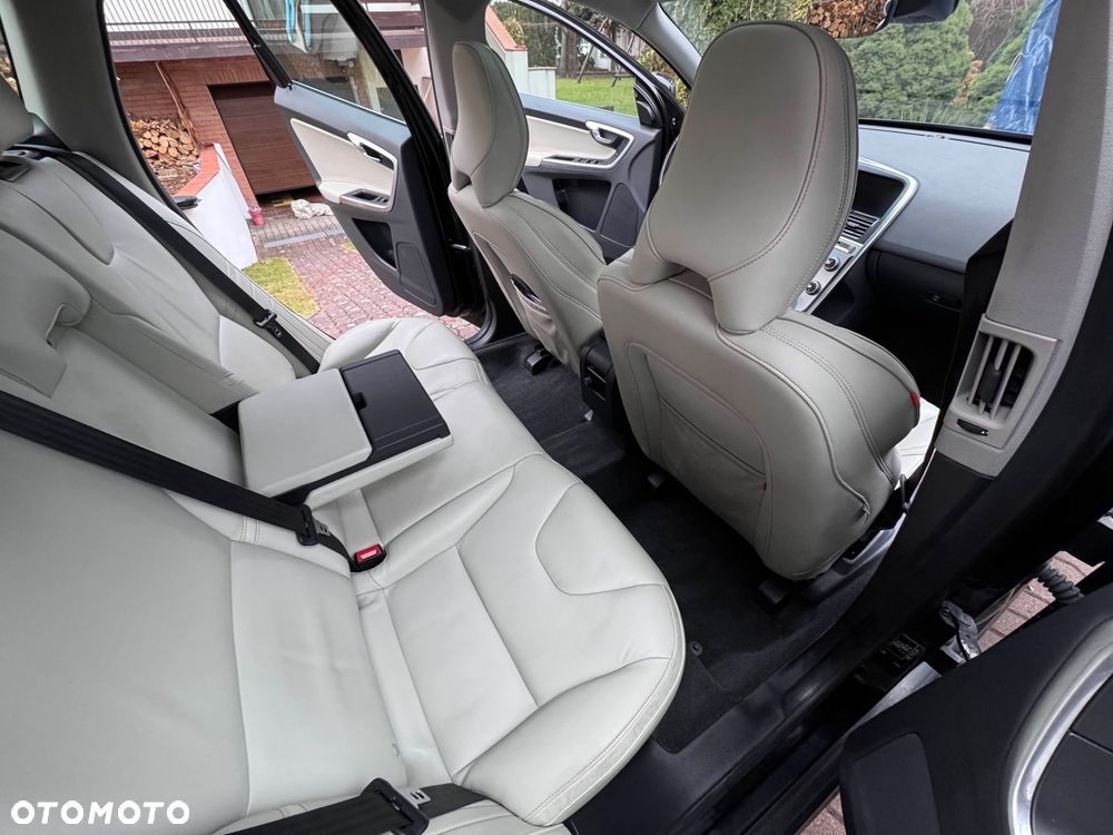 Volvo XC 60 D4 Drive-E Ocean Race - 21