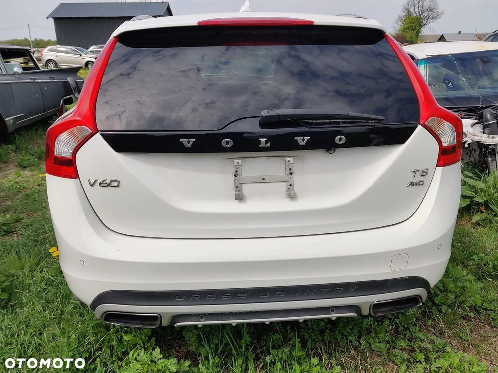 Volvo V60 Cross Country T5 AWD Geartronic Momentum - 2