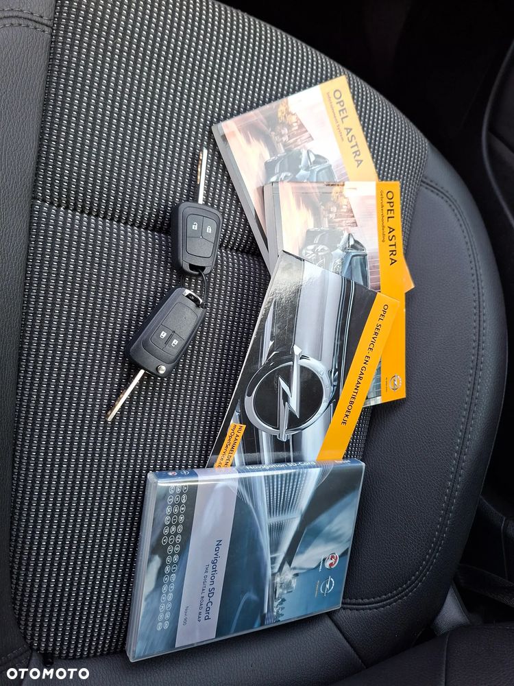 Opel Astra 1.4 T Cosmo - 14