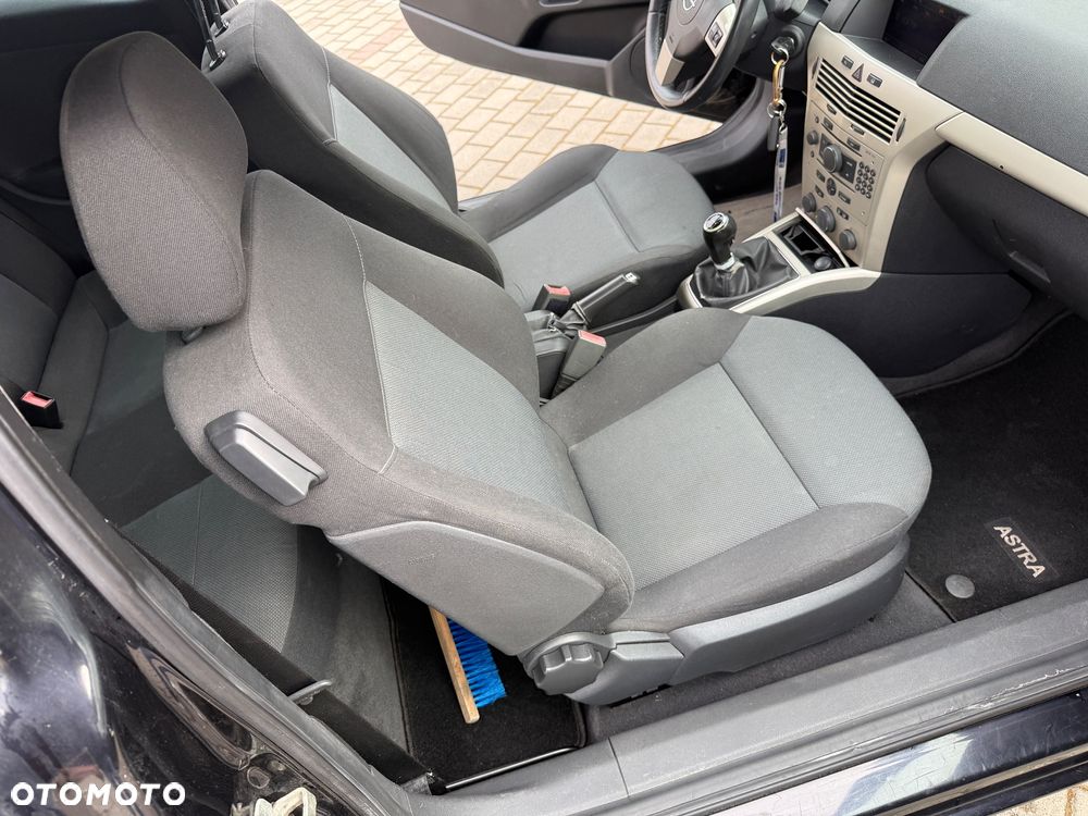 Opel Astra 1.9 CDTI DPF NAVI - 12