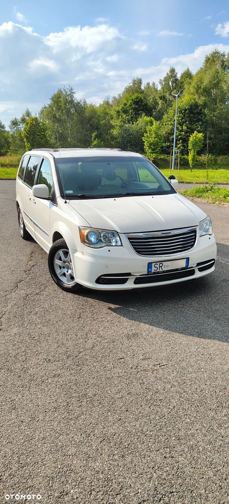 Chrysler Town & Country - 2