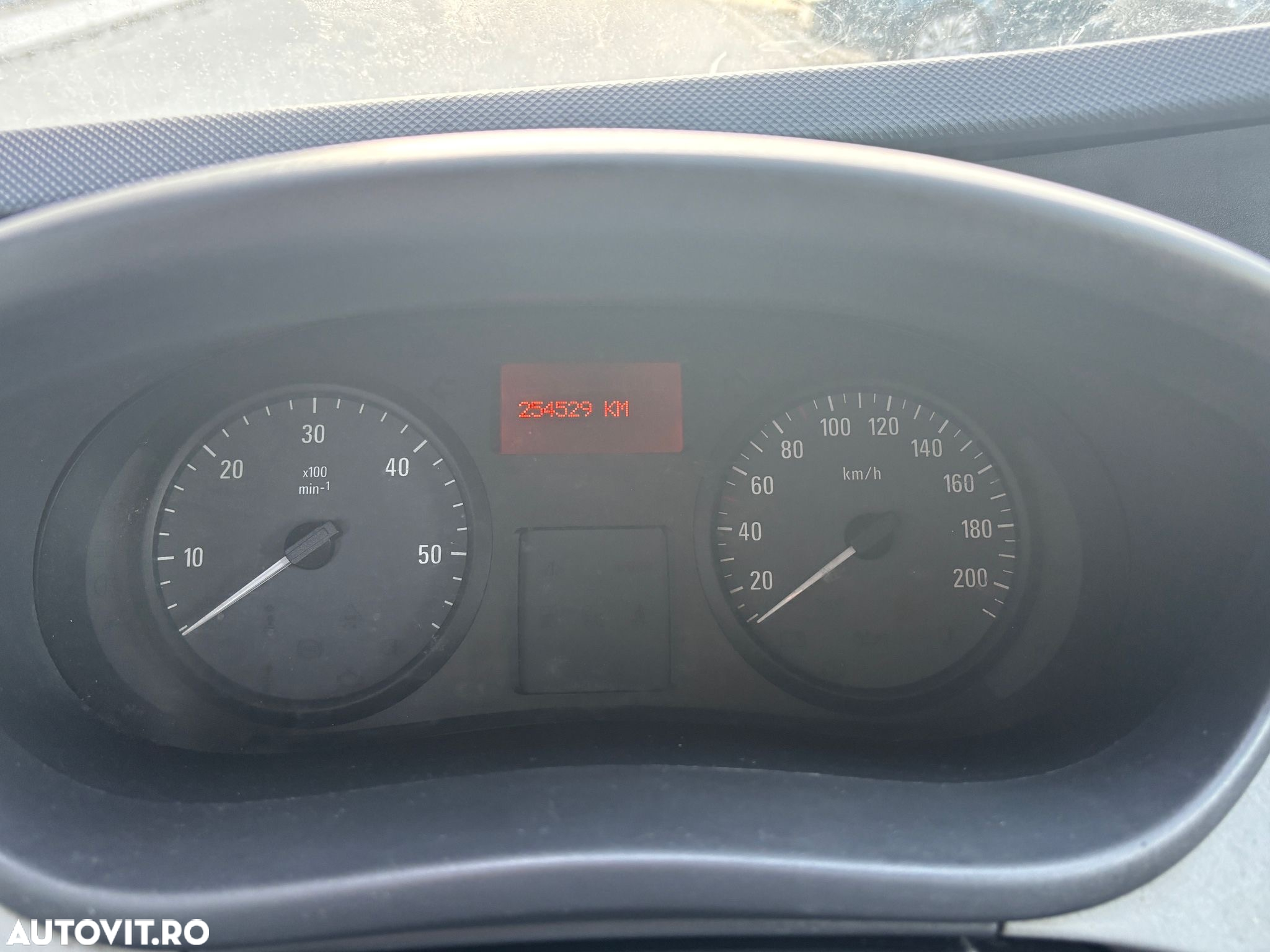 Opel Vivaro - 12
