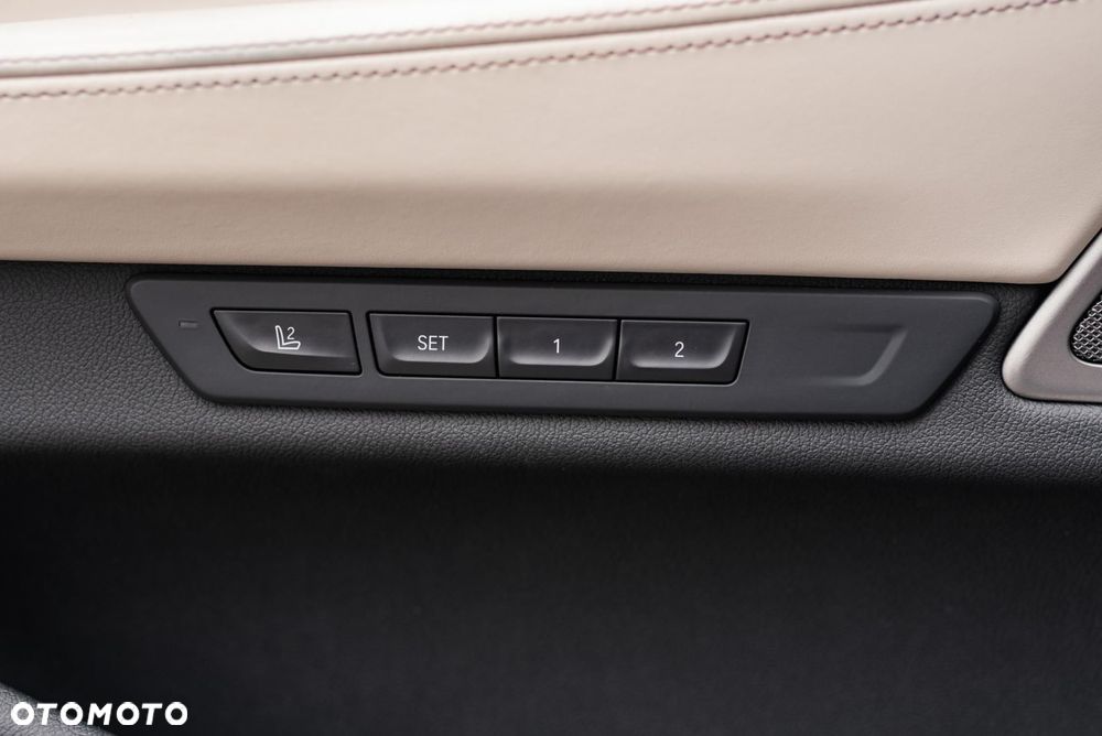 BMW Seria 7 730Ld xDrive mHEV - 28