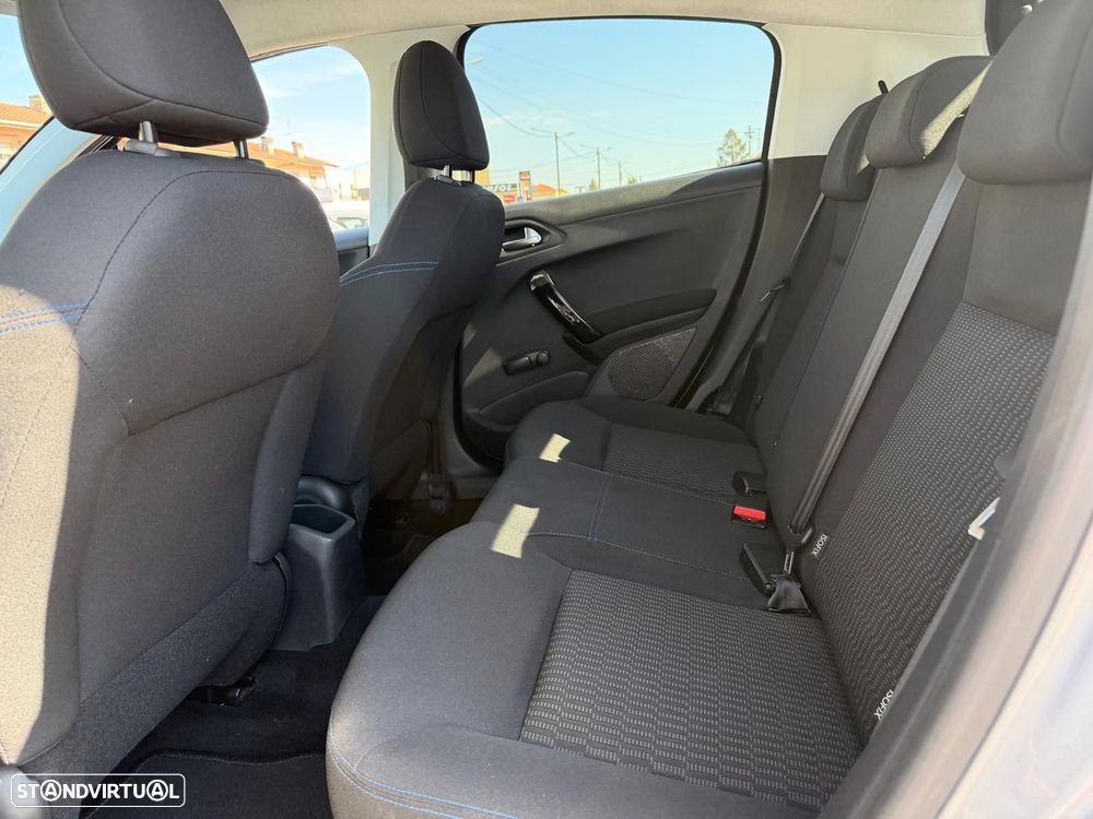 Peugeot 208 1.2 PureTech Signature - 11