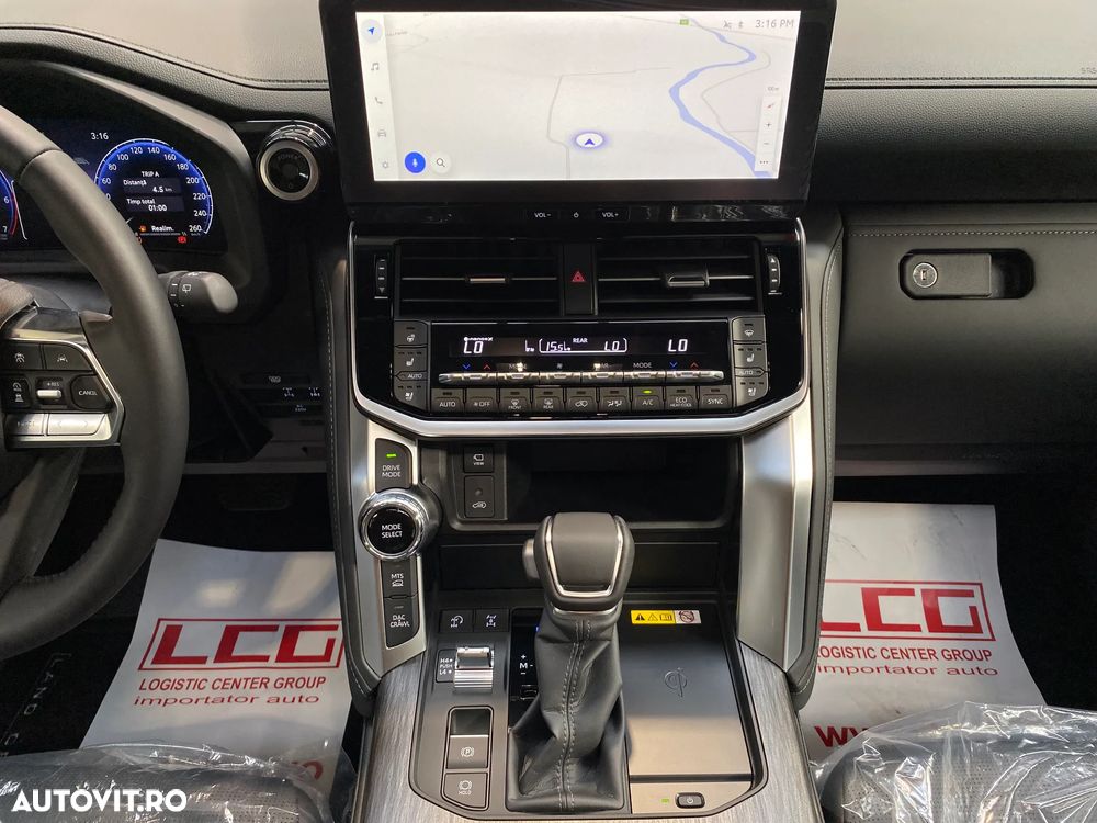 Toyota Land Cruiser 300 - 18