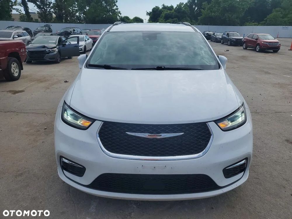 Chrysler Pacifica - 5
