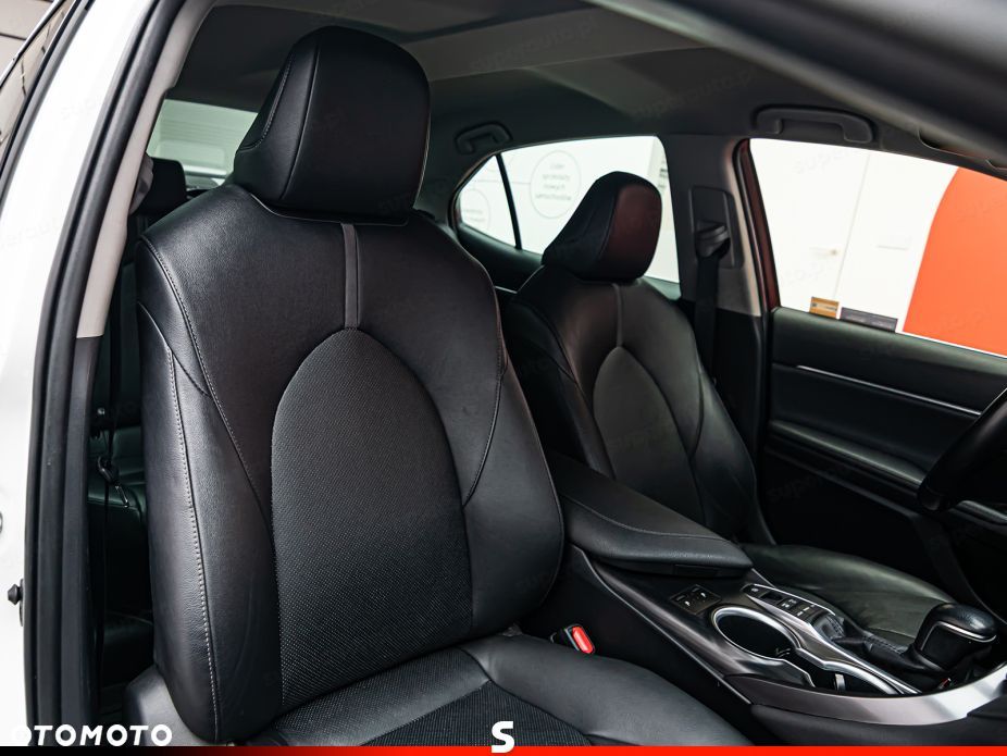 Toyota Camry 2.5 Hybrid Executive CVT - 10