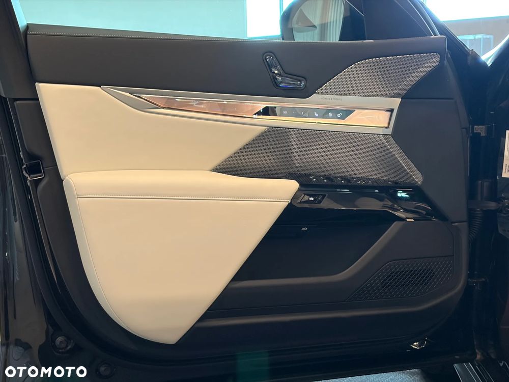 BMW Seria 7 740d xDrive mHEV Nero Lusso Edition sport - 16